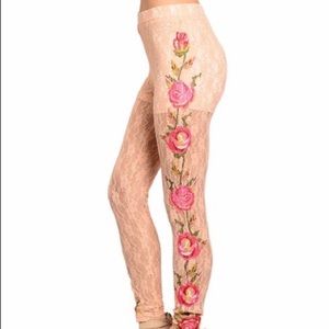 MEDIUM - NEW PEACH LACE LEGGINGS WITH FLORAL PRINT